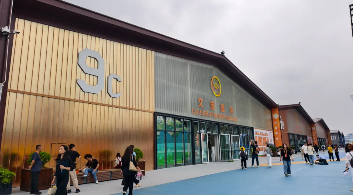 2025 服贸会忠和黄酒展区 - 房县黄酒展示图